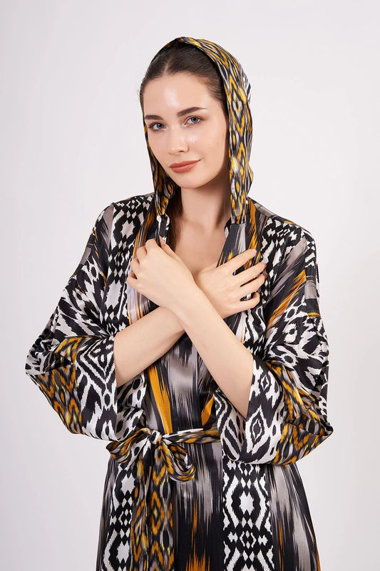 Saf İpek Kapüşonlu Kimono Kaftan | Siyah-Gold İkat Desen | Nomads Felt