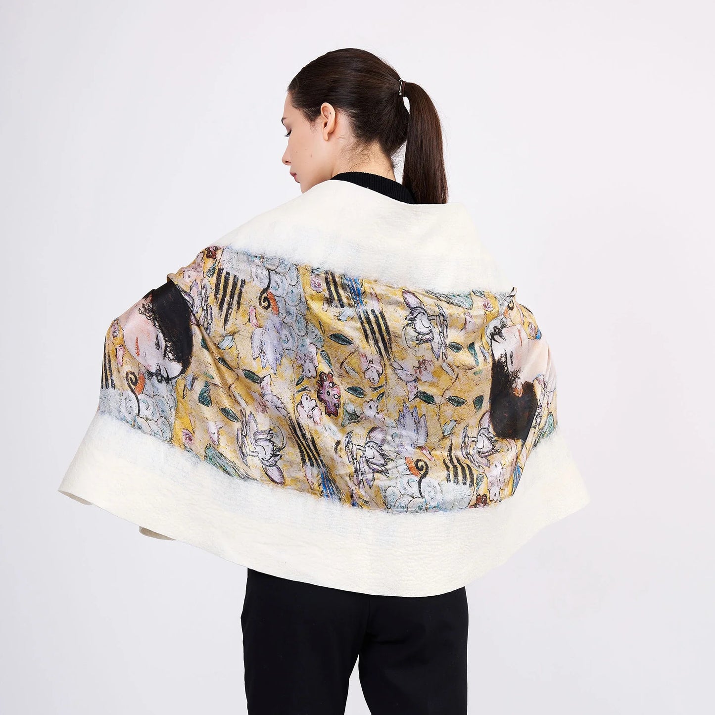 İpek-Keçe Şal | Ekru | Gustav Klimt Lady with Fan | Nomads Felt