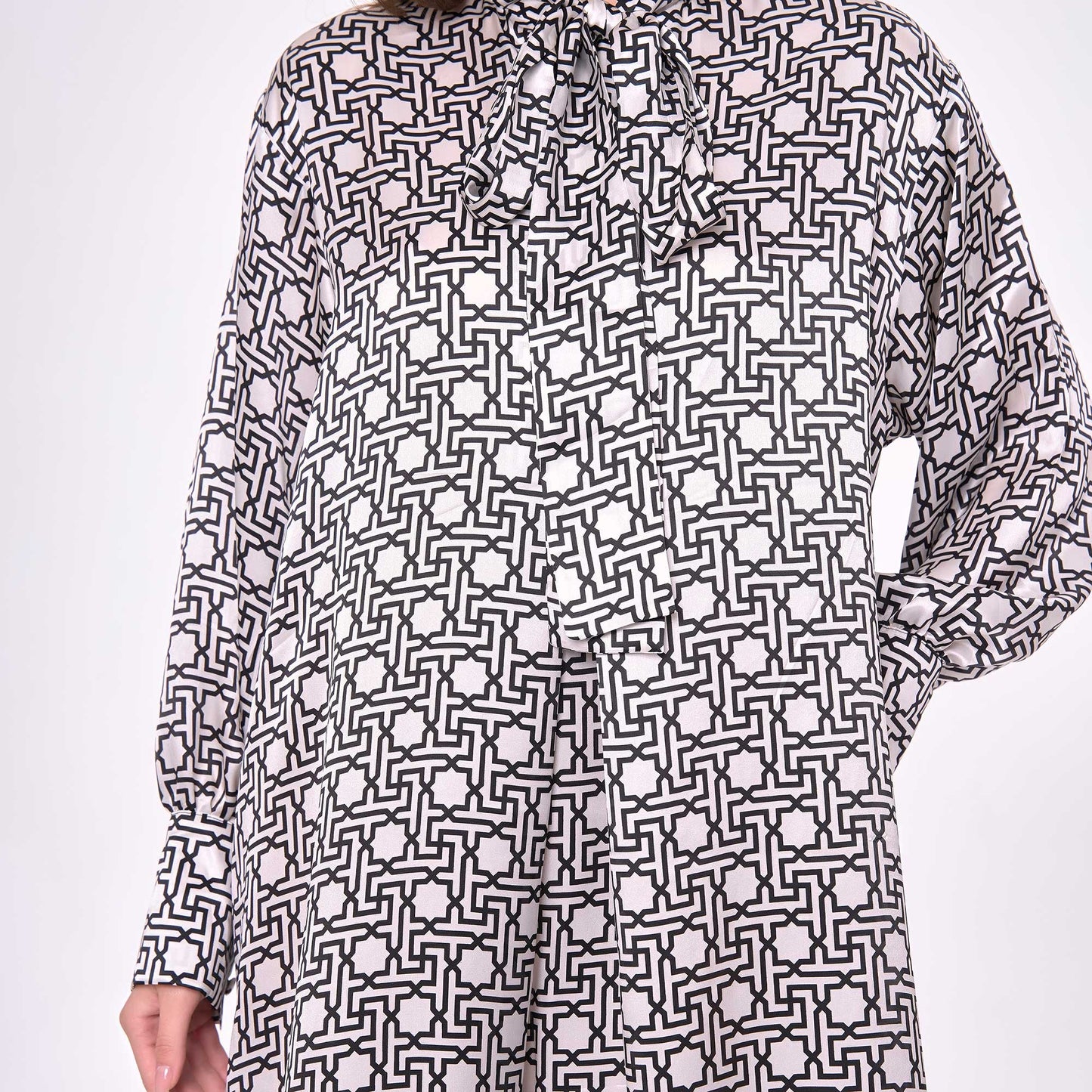 Selçuklu Desenli Gri Beyaz Twill Yaka Uzun Elbise