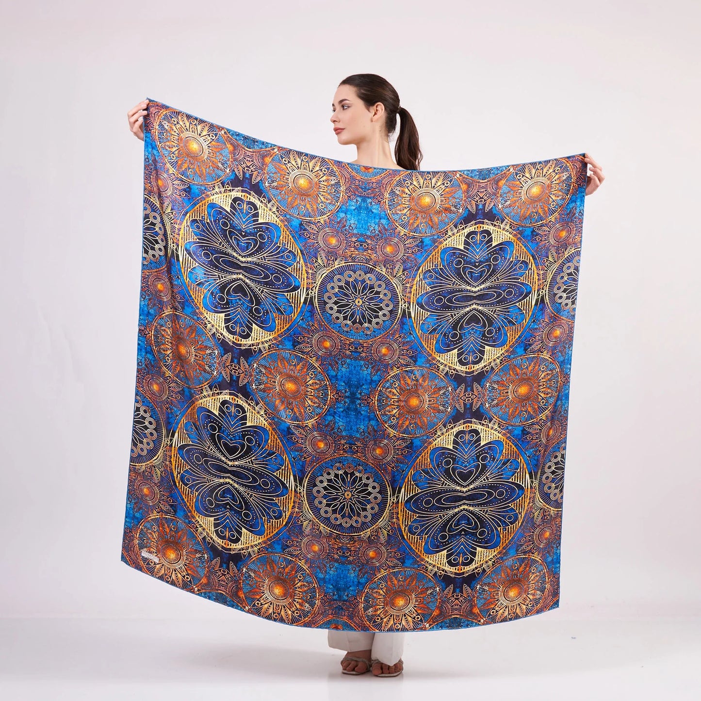 100% İpek Şal | Mandala Desen | 140 cm | Mavi | Nomads Felt